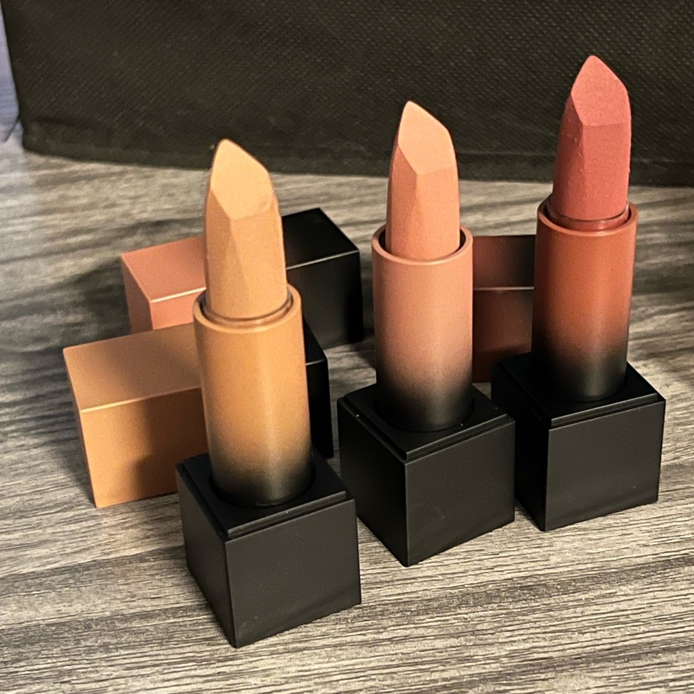 3 Huda Beauty lipstick